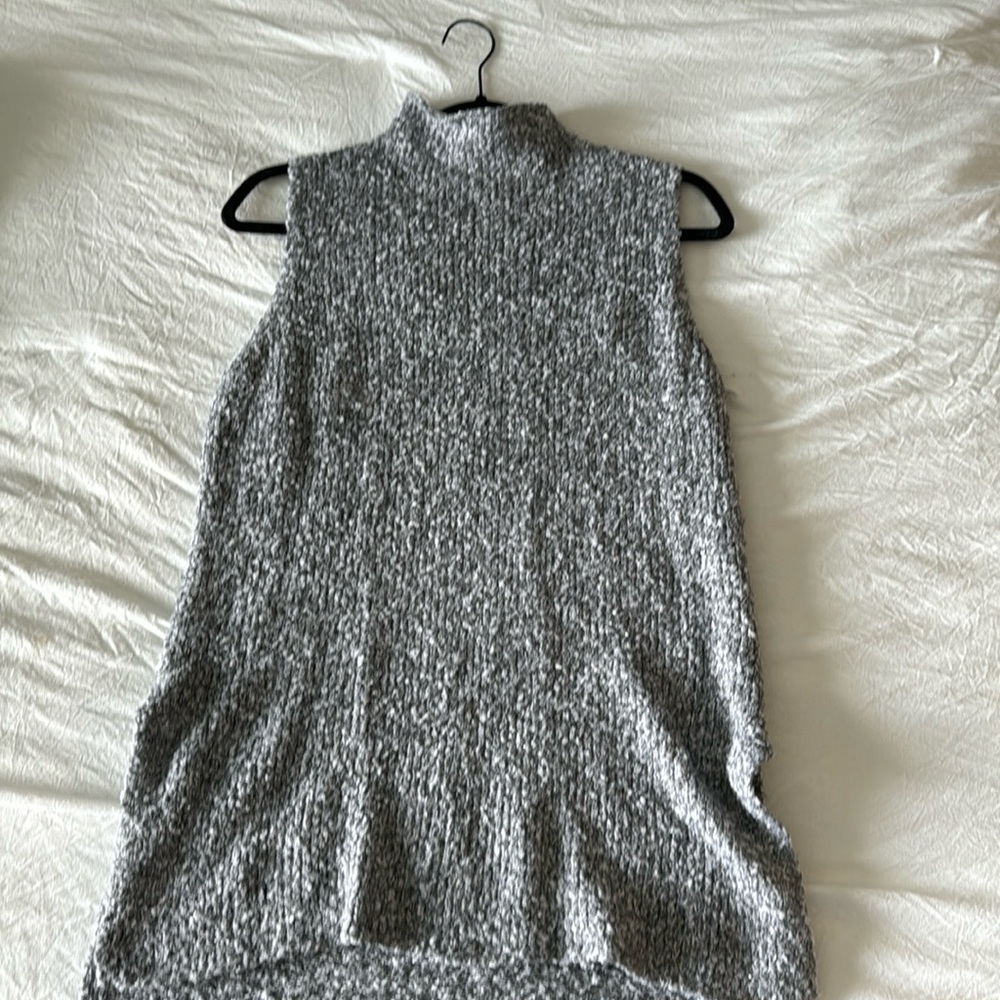 Gray/ Silver sleeveless sweater
